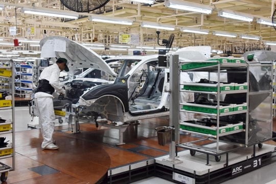Vì sao không chọn Việt Nam đầu tư ô tô điện?