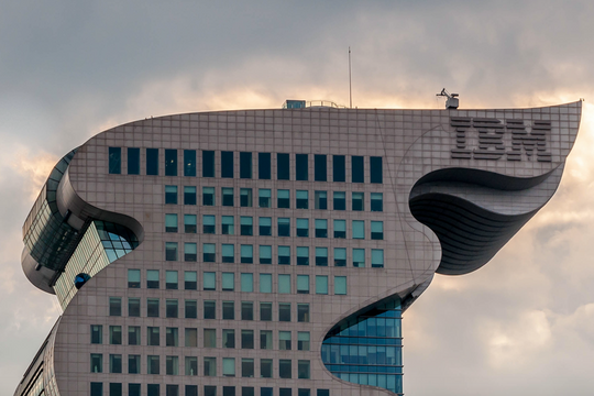 IBM toan tính gì khi đóng cửa hoạt động R&D tại Trung Quốc?