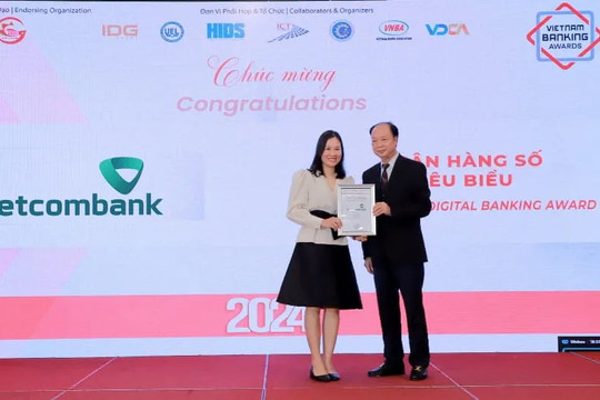 Vietcombank tiếp tục được vinh danh 2 giải thưởng ngân hàng số