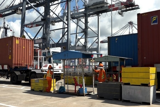 Phát triển logistics: Cần đẩy mạnh đầu tư công vào giao thông đường thuỷ