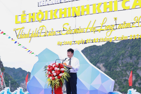 Rực rỡ sắc màu tại Lễ hội khinh khí cầu Hạ Long 2024