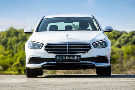 Tồn kho lâu năm, xe sang Mercedes "đại hạ giá" hàng trăm triệu đồng