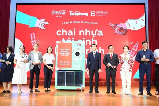 Hơn 1.000 sinh viên tham gia “Chai nhựa tái sinh, hành trình tiếp nối”