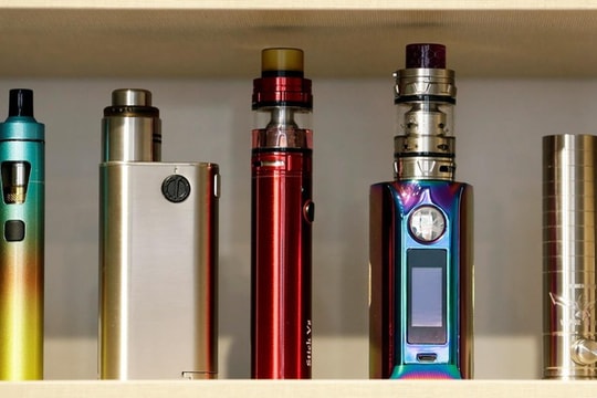 “Cấm thuốc lá điện tử, thuốc lá nung nóng và tăng thuế thuốc lá”