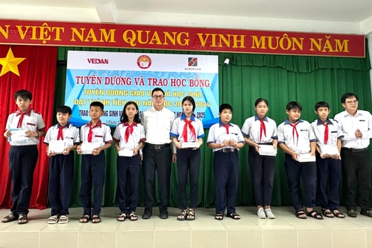 Vedan trao học bổng cho học sinh huyện Nhơn Trạch và tặng nhà đại đoàn kết tại phường Mỹ Xuân