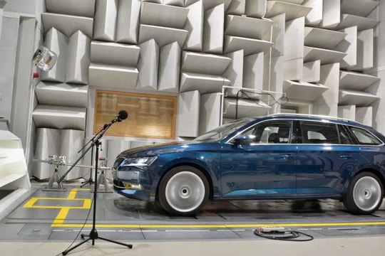 Người đi xe điện muốn có tiếng như động cơ xe xăng