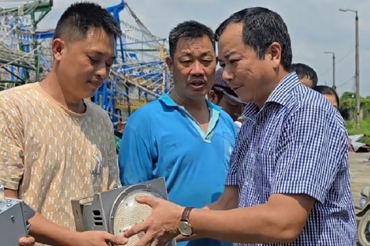 Hỗ trợ ngư dân vươn khơi, bám biển sau bão