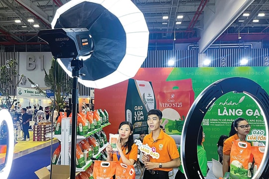 “Online” để kết nối đơn hàng thế giới