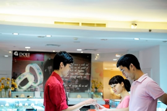 Giá vàng tuần tới có dễ vượt đỉnh 2.700 USD/oz?