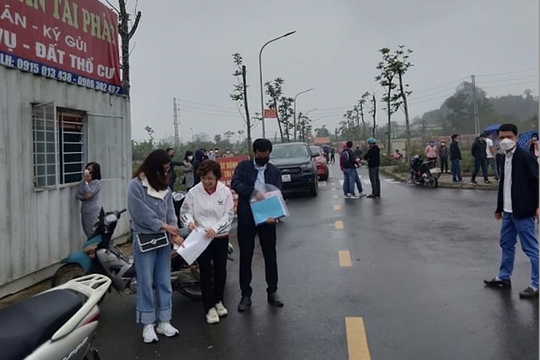 “Thắt” tín dụng với người đầu cơ bất động sản: Nên hay không?