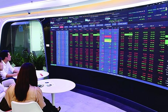 Quỹ mở tiếp tục vượt trội so với VN-Index