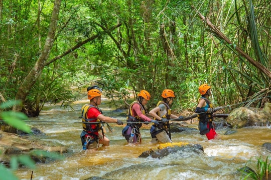 Doanh nghiệp du lịch và sứ mệnh đưa con người đến gần với thiên nhiên