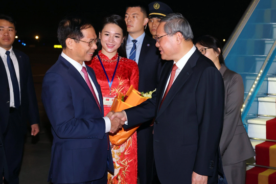 Thủ tướng Trung Quốc Lý Cường bắt đầu thăm chính thức Việt Nam