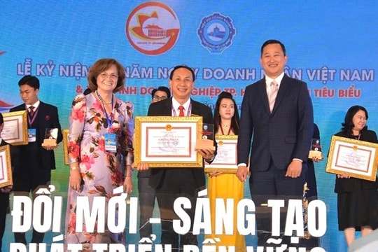 Vina CHG nhận giải thưởng kép tại Lễ tôn vinh Doanh nghiệp, Doanh nhân TP.HCM tiêu biểu năm 2024