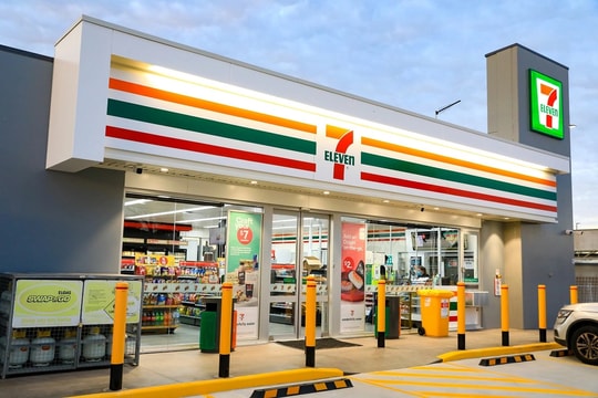 7-Eleven tiếp tục lao dốc