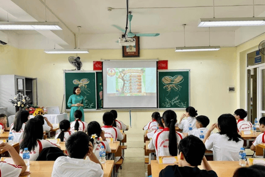 Miễn học phí cho con giáo viên - đừng “kính chẳng bõ phiền”
