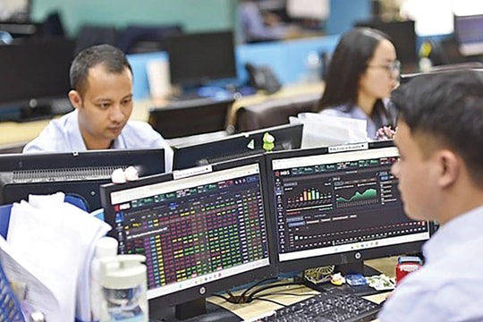 Chứng khoán tiếp tục điều chỉnh, tích luỹ