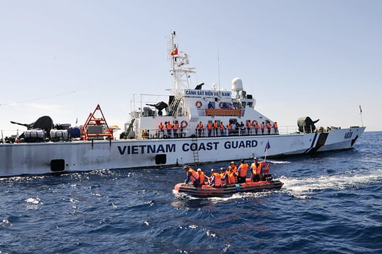 Gỡ “thẻ vàng” IUU - Bài 2: Tăng cường lực lượng chấp pháp trên biển