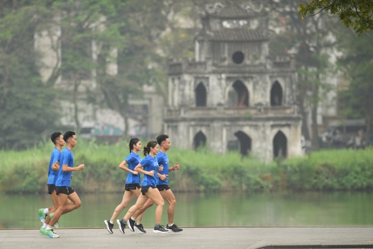 Standard Chartered Marathon Di sản Hà Nội 2024 thu hút hơn 18.000 vận động viên