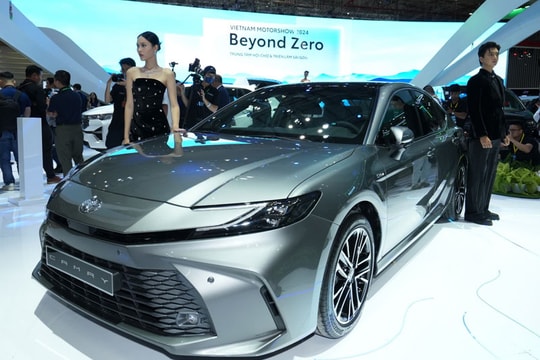 Toyota Camry thế hệ mới 2024 “lột xác” hoàn toàn