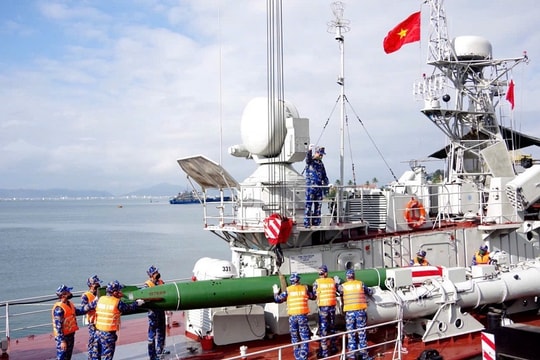 "Vượt nắng, thắng gió" giữ vững chủ quyền biển, đảo của Tổ quốc