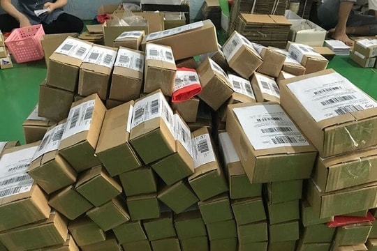 Miễn thuế hàng giá trị “nhỏ”, thất thu thuế rất “to”