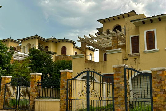 Hà Nội: Giá liền kề, biệt thự tăng "nóng", chuyên gia nói gì?