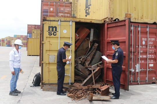 Xử lý hàng tồn kho tại cảng biển: Vẫn khó đủ đường