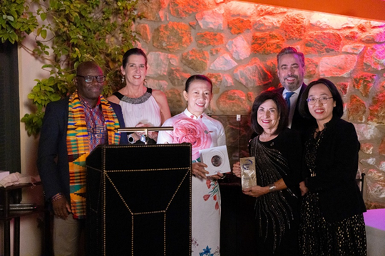 AEON Việt Nam nhận giải thưởng từ Liên đoàn Khai vấn Quốc tế