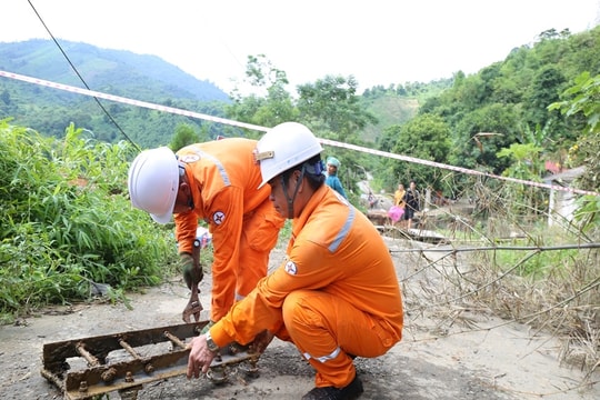 PC Lào Cai tiếp tục nỗ lực khắc phục hệ thống lưới điện sau bão số 3