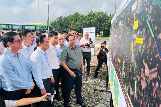 Thủ tướng Phạm Minh Chính khảo sát dự án đường cao tốc TP.Hồ Chí Minh - Thủ Dầu Một - Chơn Thành