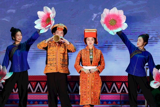 Phát triển du lịch gắn với bảo tồn di sản văn hóa các dân tộc vùng Đông Bắc