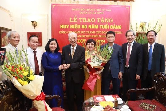 Trao huy hiệu 80 năm tuổi Đảng cho nguyên Phó Thủ tướng, nguyên Chủ tịch VCCI Đoàn Duy Thành