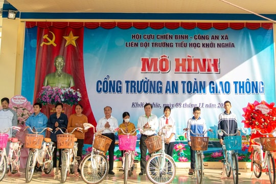 Nhựa Tiền Phong tặng xe đạp cho học sinh nghèo Hải Phòng