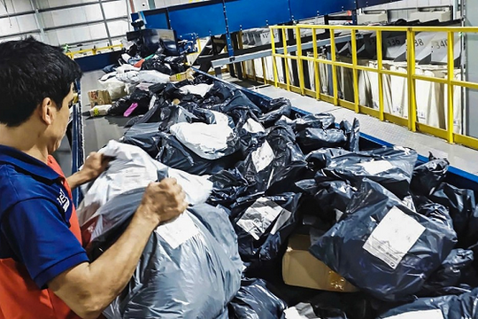 Đề xuất áp thuế với hàng nhập giá trị nhỏ: Các chuyên gia nói gì?