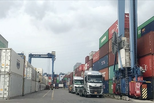 Xử lý hàng tồn kho tại cảng biển - Bài 3: Phải giao cụ thể cho đơn vị đầu mối