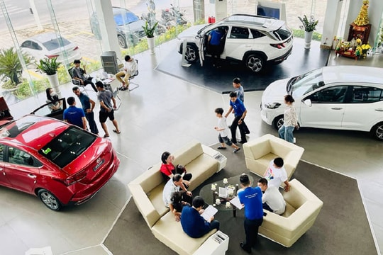 Cung cầu chênh lệch lớn, ô tô “đại hạ giá” đến hết năm