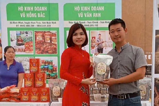 Tốt nghiệp đại học bỏ về quê khởi nghiệp từ đào củ sen