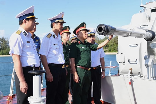 Xây dựng "thế trận lòng dân" trên biển vững chắc