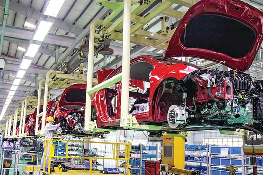 Sản xuất ô tô tiếp tục đối mặt với khó khăn?