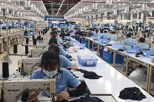 Doanh nghiệp ngành dệt may: “Kẻ ăn không hết, người lần chẳng ra”