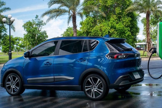 Lệ phí trước bạ sắp tăng, nhu cầu về ô tô điện sẽ giảm mạnh?