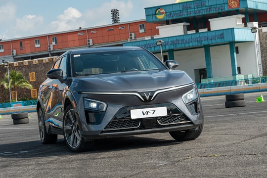 Nam kĩ sư mê cái đẹp yêu VinFast VF 7 từ ánh nhìn đầu tiên
