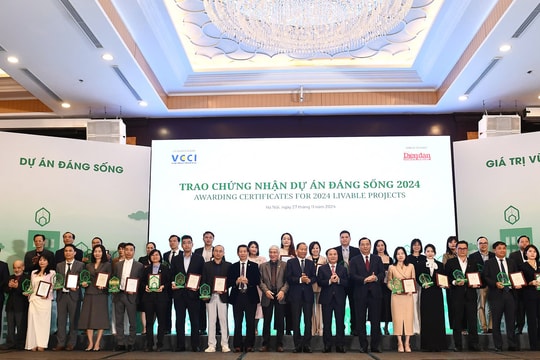 Trao chứng nhận và kỷ niệm chương cho các DỰ ÁN ĐÁNG SỐNG năm 2024