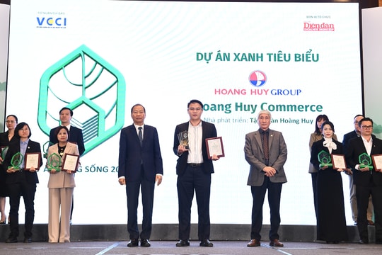 Hoang Huy Commerce được vinh danh Dự án đáng sống 2024 và Dự án xanh tiêu biểu năm 2024