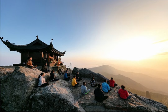 Vui chơi Quảng Ninh mùa lễ hội chỉ từ 150 nghìn đồng, tin được không?