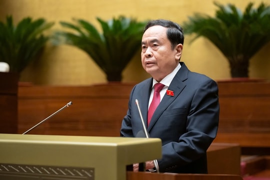 Kỳ họp thứ 8, Quốc hội đã xem xét, thông qua 18 Luật, 21 Nghị quyết