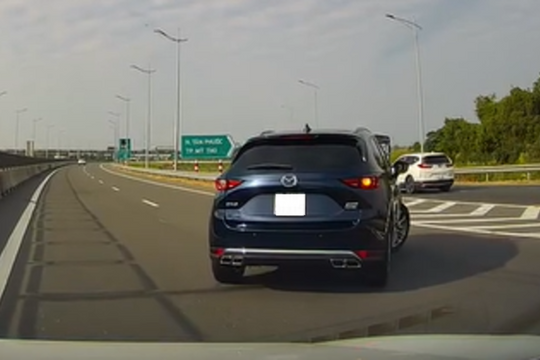 Nguy cơ tai nạn từ những hành vi lái xe ẩu trên cao tốc