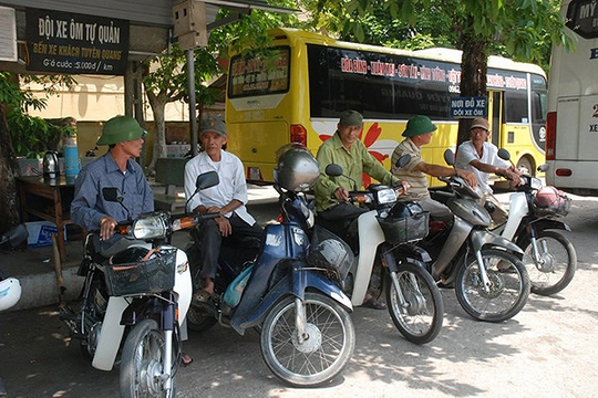 Đề xuất xe ôm phải có thẻ hành nghề: Sở GTVT Hà Nội nói gì?