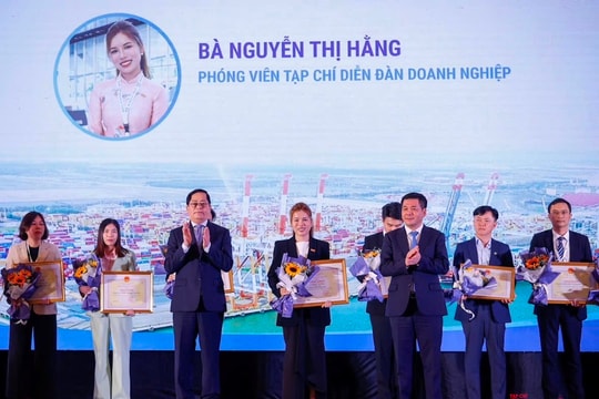 Phóng viên Tạp chí Diễn đàn Doanh nghiệp nhận bằng khen của Bộ trưởng Bộ Công Thương